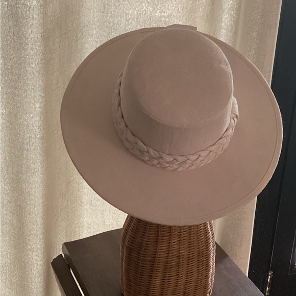 Time and Tru Cream Braided Hat Cute! - Picture 1 of 3